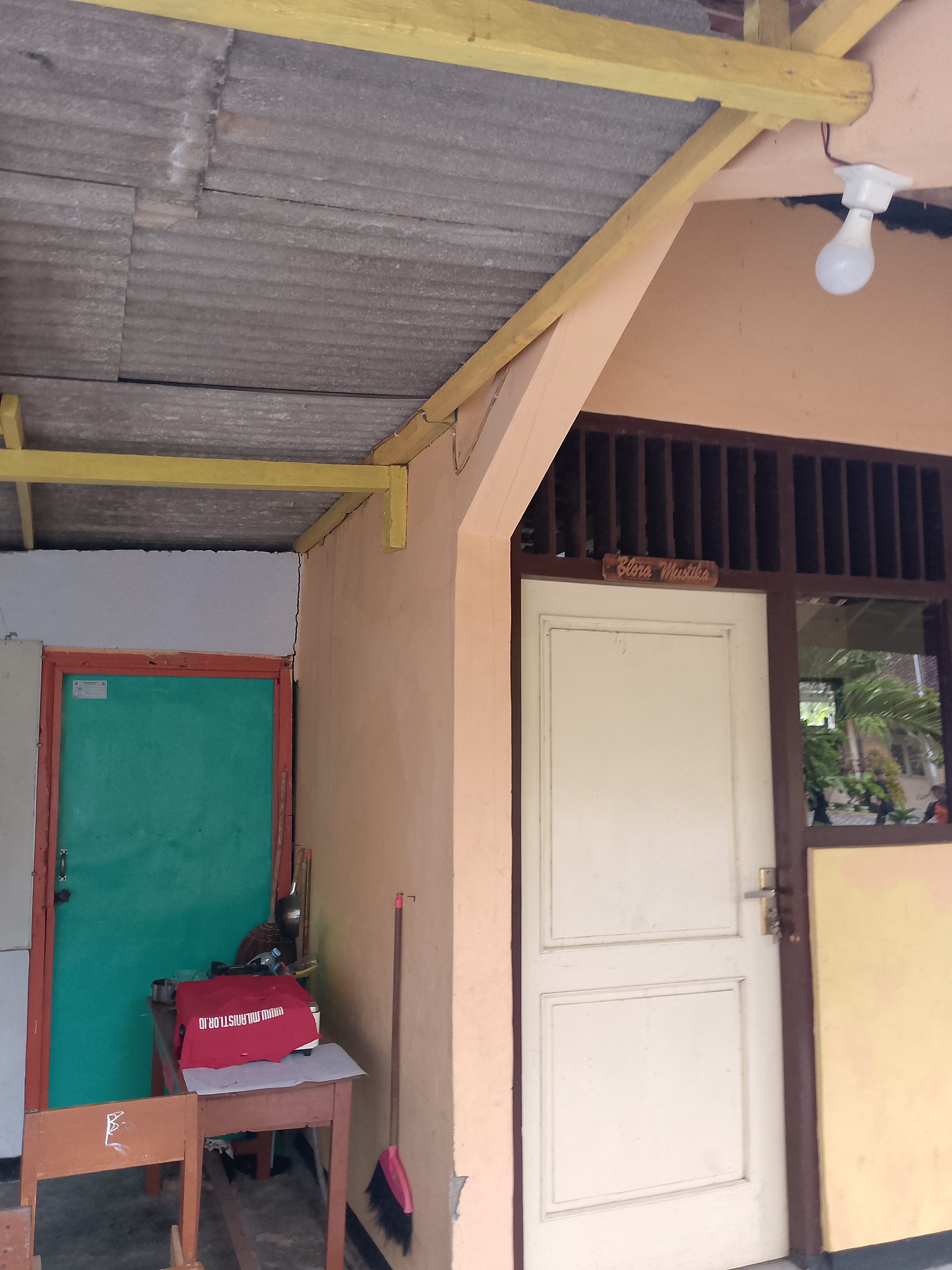 Tampak Samping 1