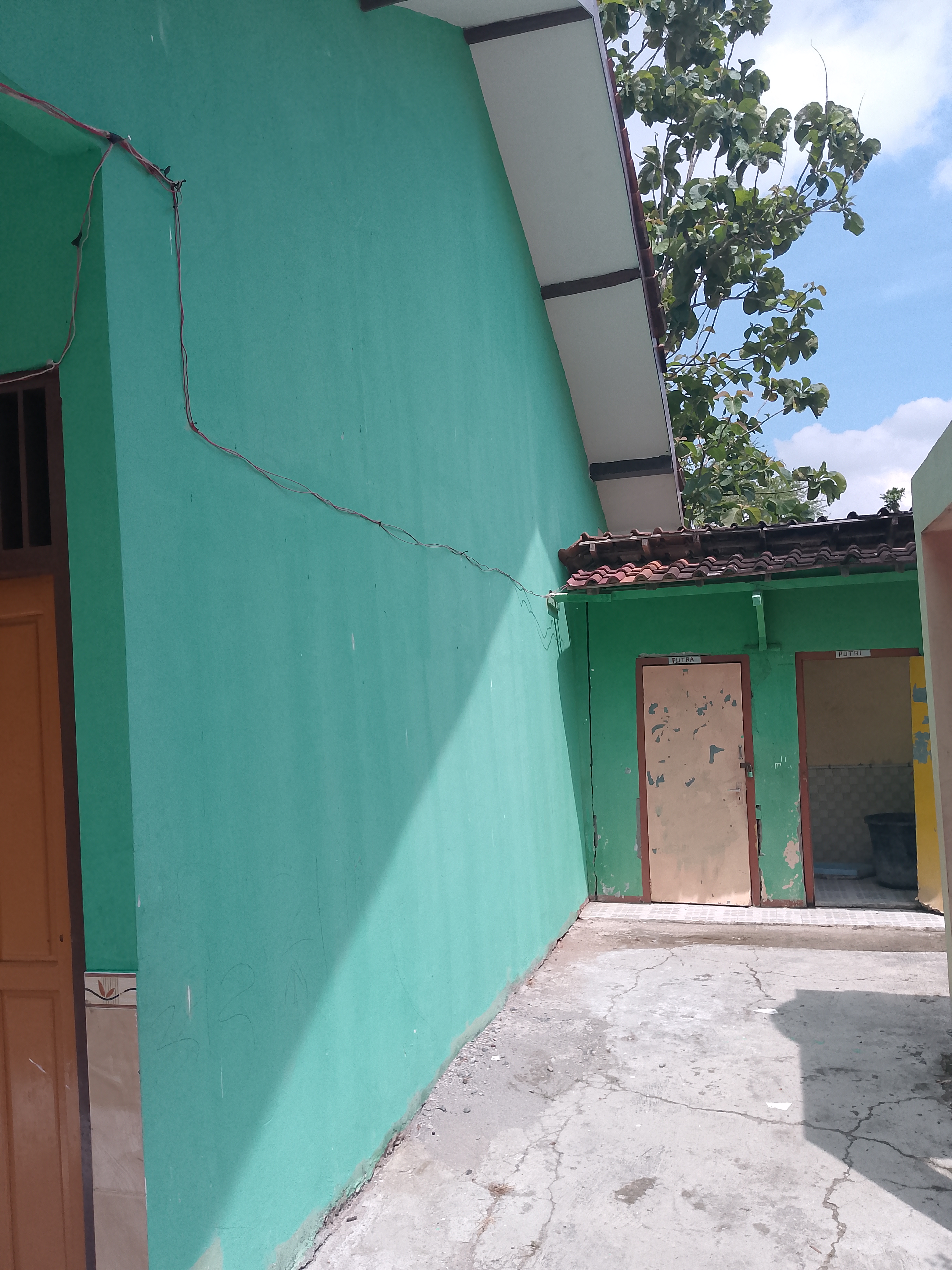 Tampak Samping 1